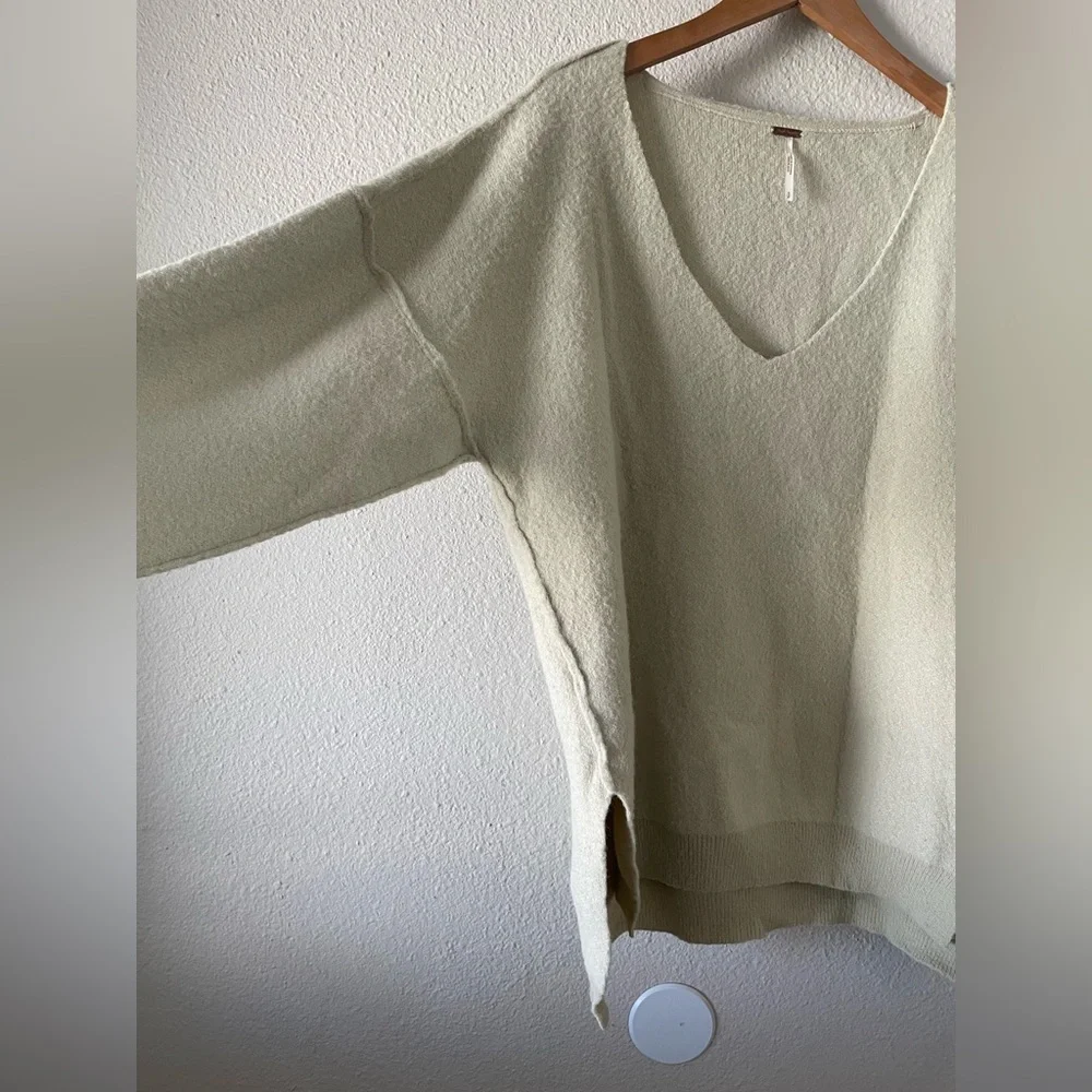 Free People Oversized Sweater Women’s S Marzipan Ivory V Neck Pullover Boho Soft - Picture 6 of 14